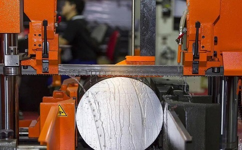 团风立式金属带锯床切削出现跑带故障解决方法！